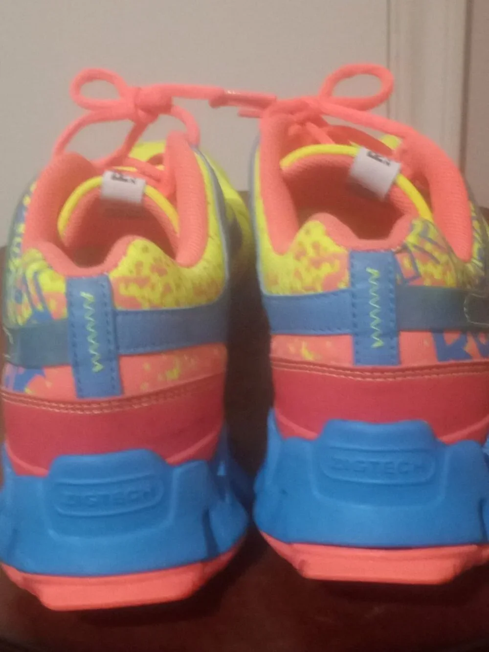 Reebok Zigtech V60564 Women's Running Shoes Size 8 Yellow Blue Pink - Picture 11 of 13